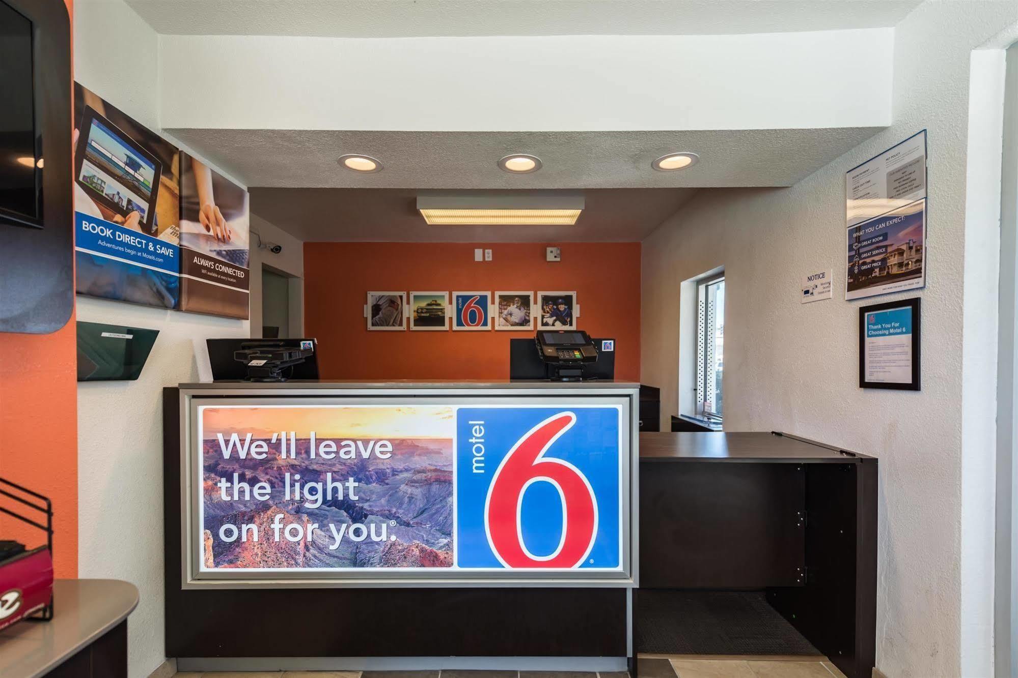 Motel 6-Reno, Nv - Virginia Plumb Екстериор снимка